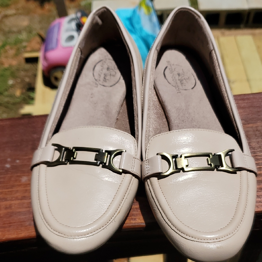 Life Stride Cream Loafers with Gold Detail